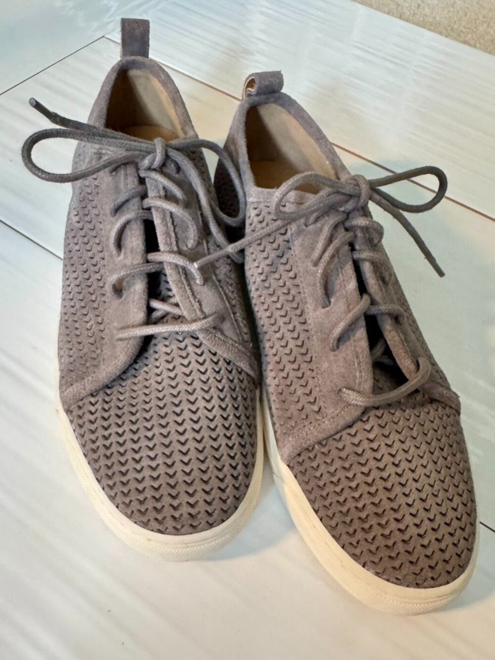 Lucky Brand Lawove Perforated Suede Lace Up Sneakers 8.5